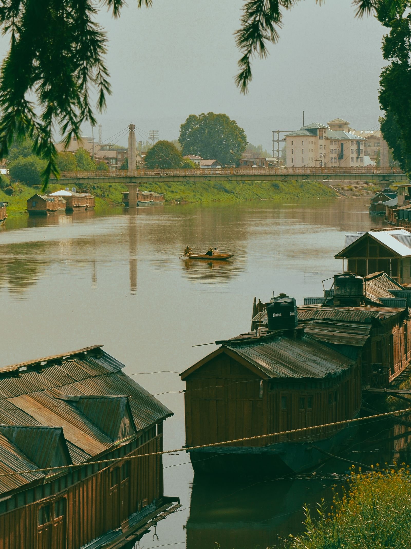 Kashmir honeymoon with houseboats on Dal Lake Srinagar