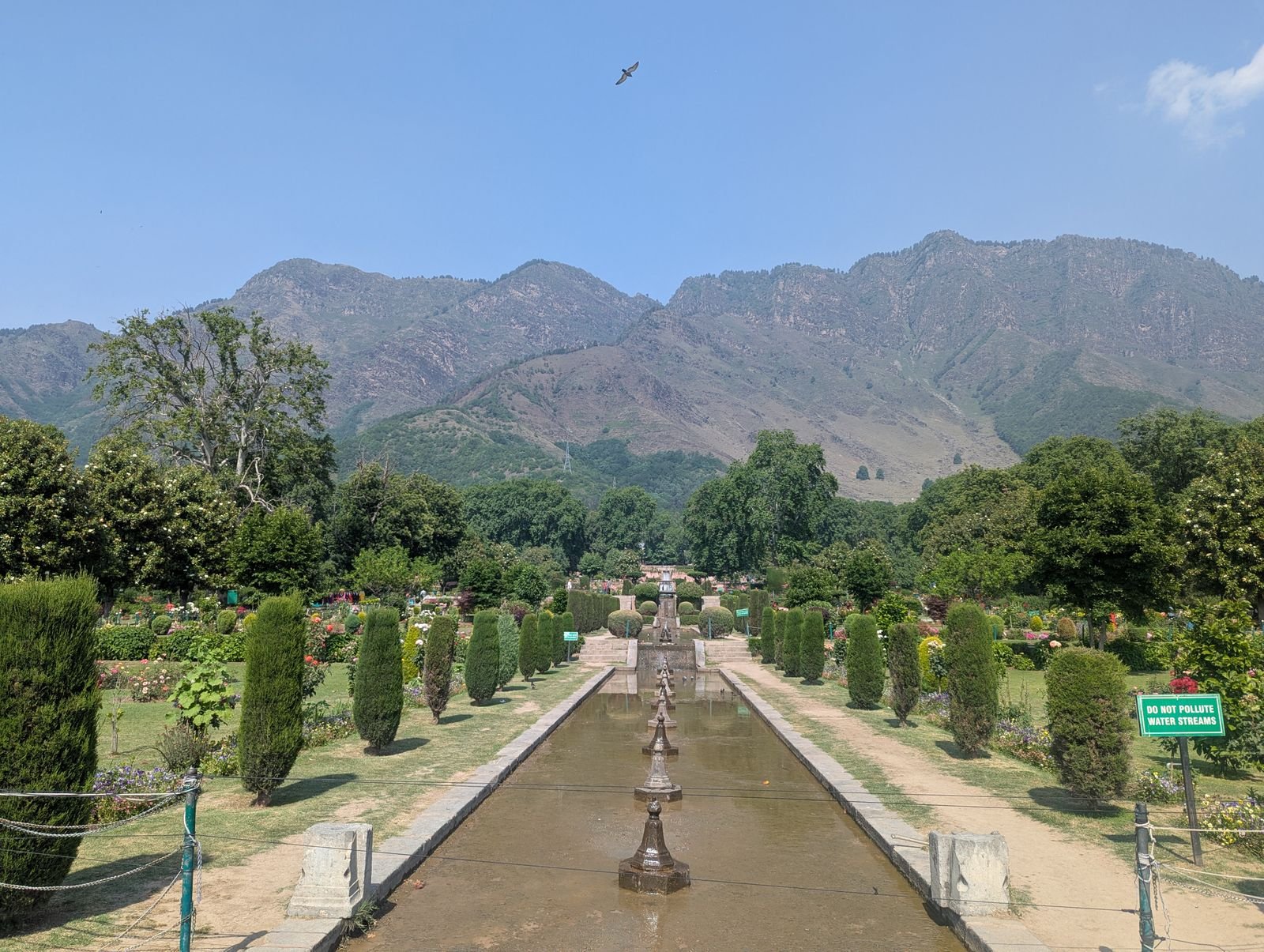 Mughal garden in Srinagar with mountain views for a Kashmir honeymoon