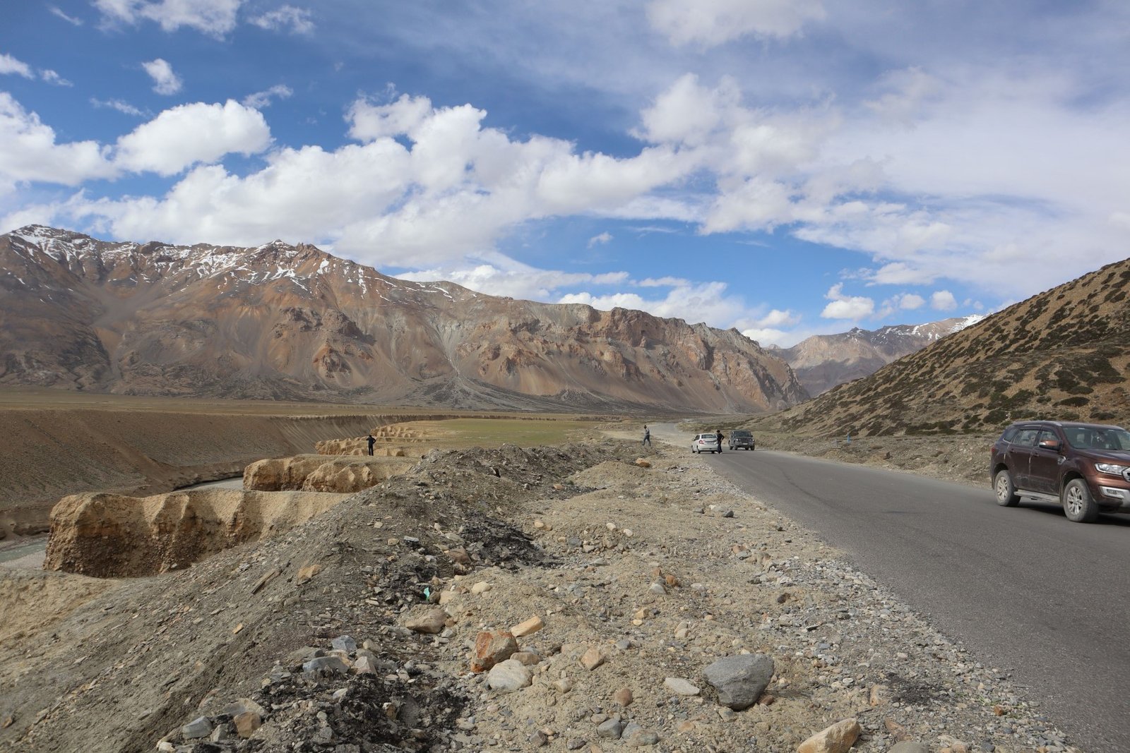 Leh Ladakh bike trip route from Srinagar through scenic mountain roads