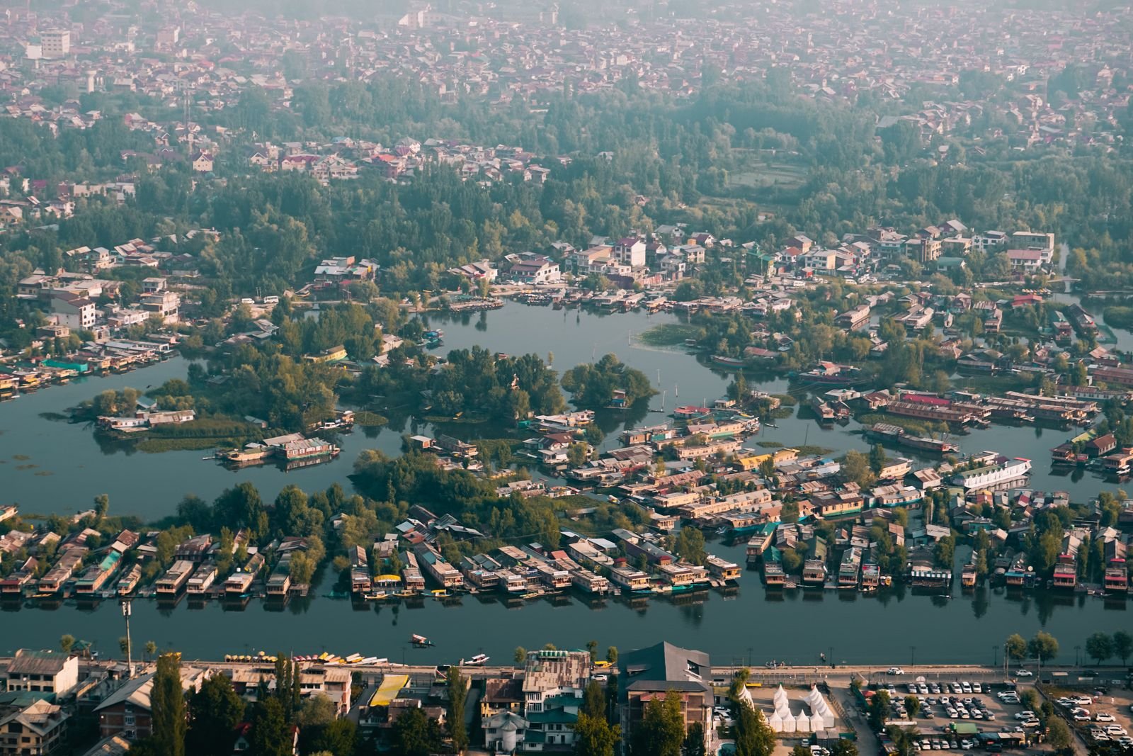 Kashmir trip planning mistakes to avoid when arranging transport around Dal Lake in Srinagar